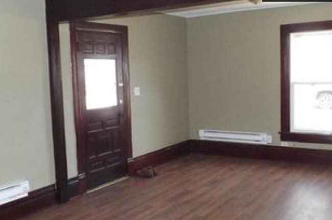 Photo - 408 State Ave E