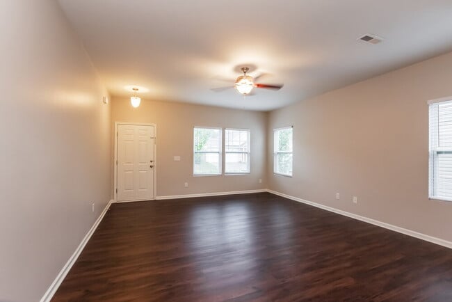 Photo - 252 Ranlo Ave