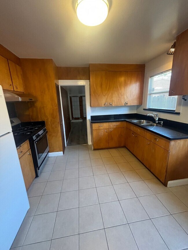 Photo - 2 bedroom home w/a beautiful backyard! AVAILABLE NOW!