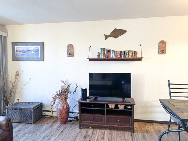 Photo - 380 E 11th Ave