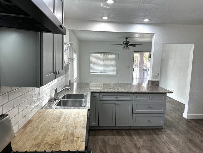 Photo - 1532 N Calaveras St