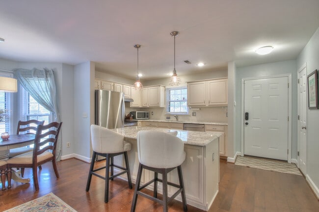 Photo - 3321 Lealand Ln