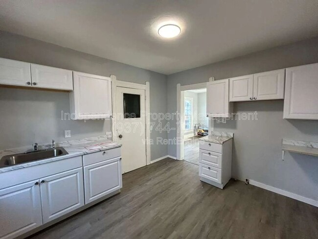 Photo - 200 E 31st St