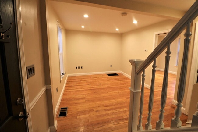 Photo - 254 Broadway