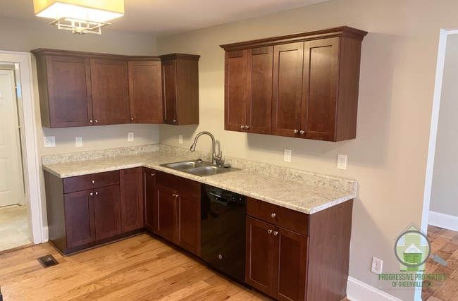 Photo - 19 Skyland Dr