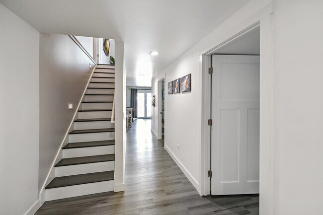 26 Waterside Way