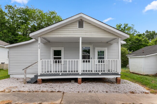 Photo - 439 Davis St