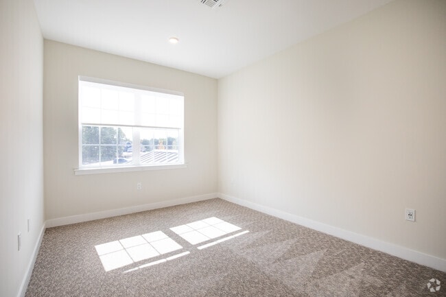 3 BR, 2.5 BA - 1,670 SQ FT