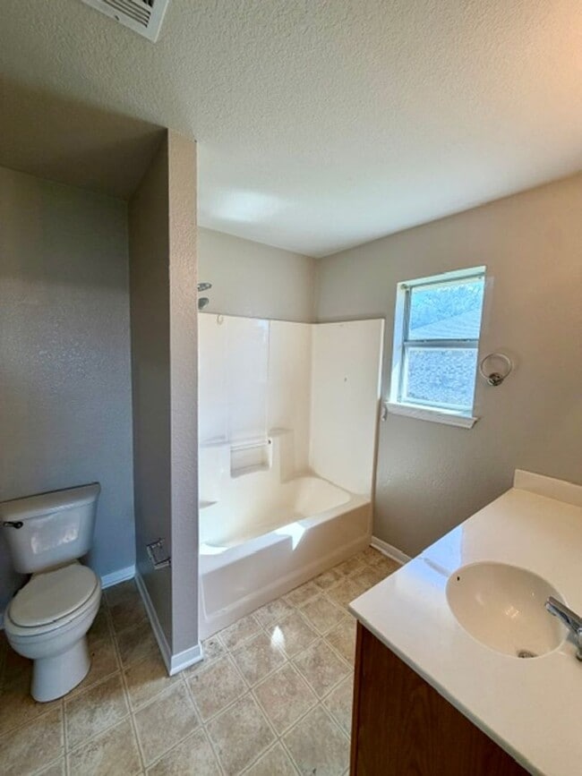 Photo - Spacious 3 BR / 2 BA Rental Home with 2-Car Garage & Fenced Backyard in Robinson, Waco, TX