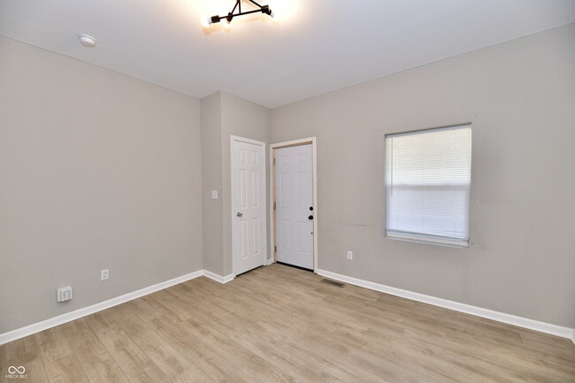 Photo - 1338 Barth Ave