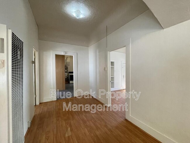 Photo - 1018 W 5th St