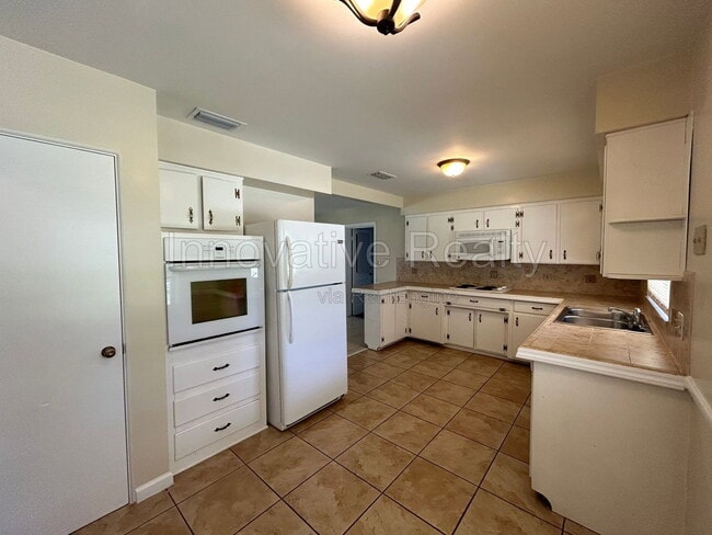 2021 Woodcrest Dr