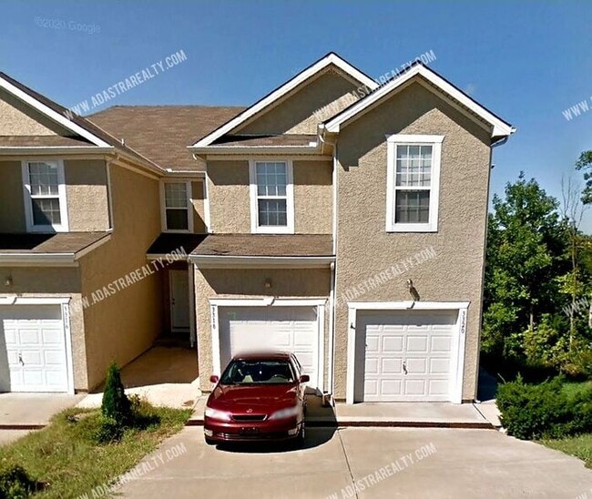 Photo - Spacious Townhome in Piper School District...