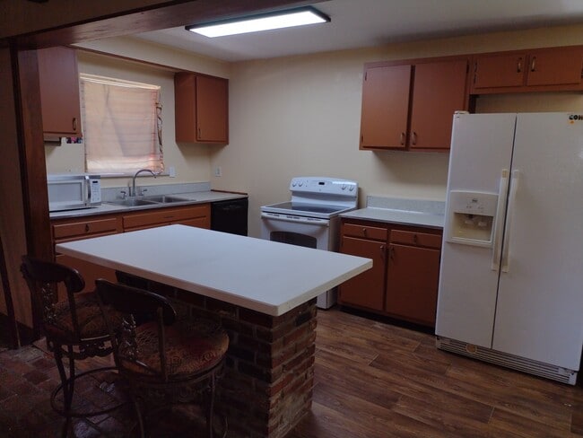 Kitchen - 310 Old Covington Hwy