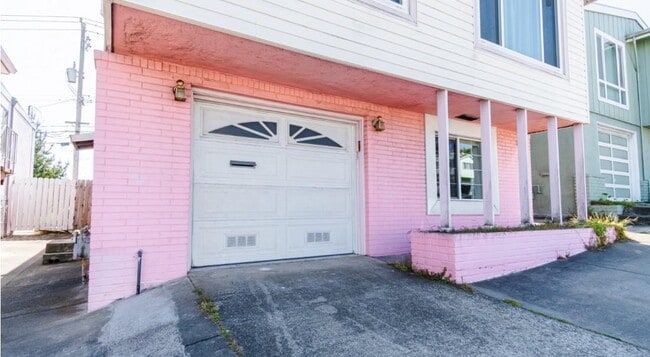 Photo - 653 St Francis Blvd