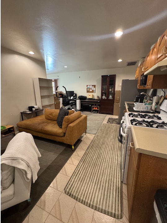 Building Photo - 10201 Oak Park Ave