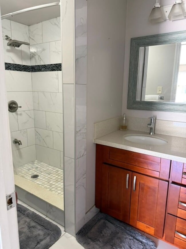 Building Photo - 190 Eleu Pl Unit 190A Eleu Place-A 1bd/1ba