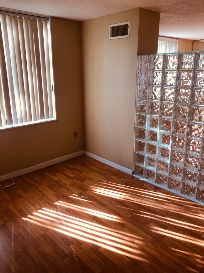 Building Photo - 133 Harmon Cove Tower Unit 133 Rental