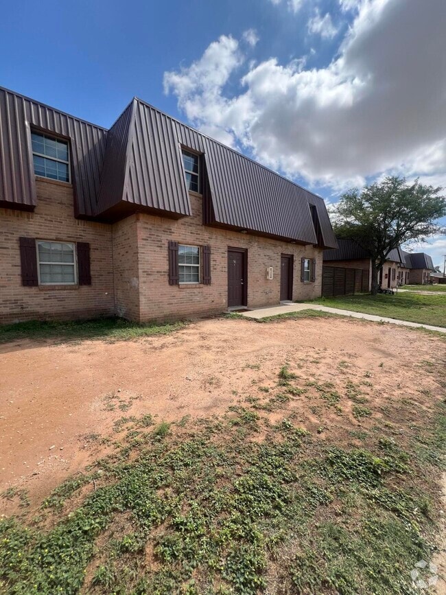 Building Photo - 400 N Cedar Ave Rental