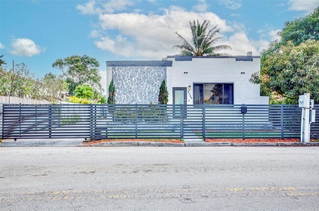 Building Photo - 2126 NW 3rd St Rental