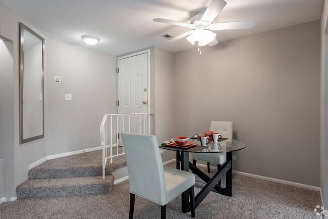 2BD, 2BA - 1,027SF
