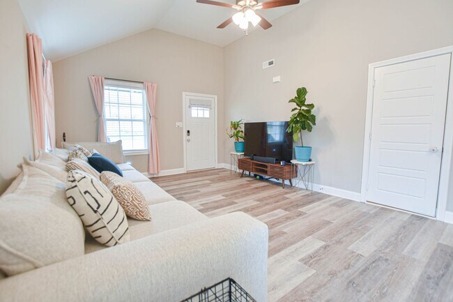 Photo - Pet Friendly Three Bedroom!