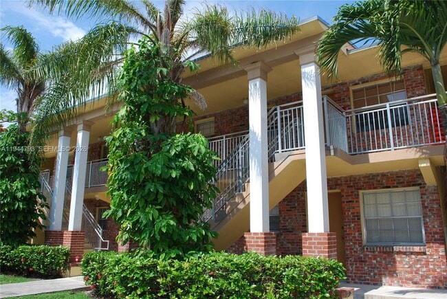 Building Photo - 75 Fairway Dr Unit 10W