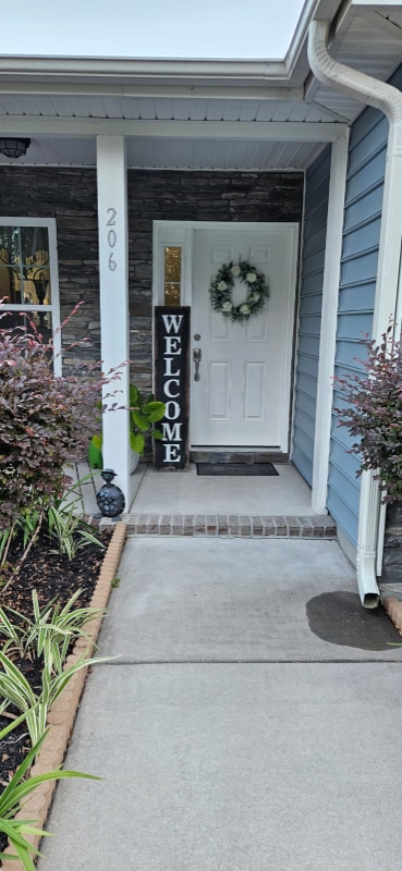 Building Photo - 206 New Iris Ln