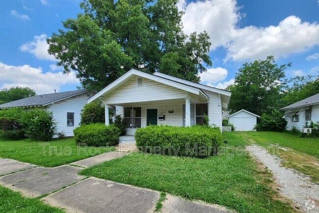 Building Photo - 908 E 15th St Rental