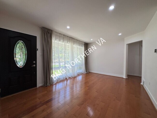 Photo - 1909 Rollins Dr