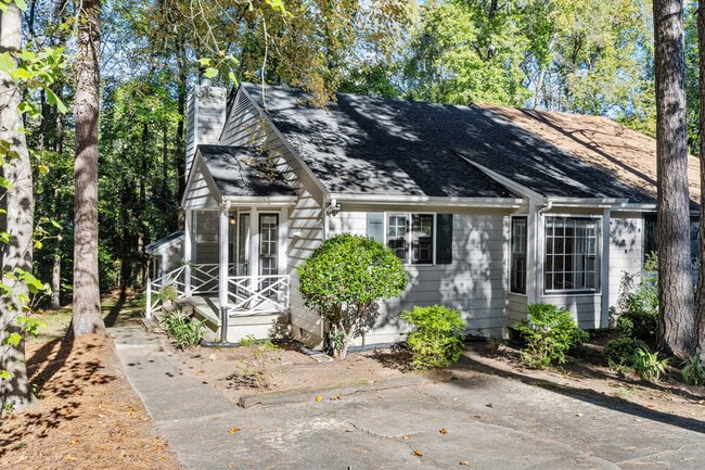 Building Photo - 5921 Applewood Ln