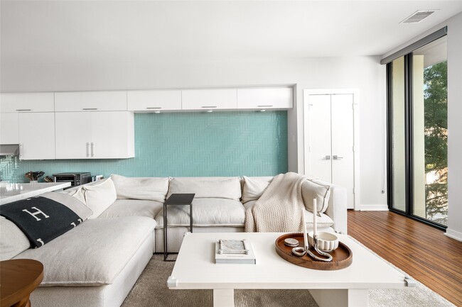 Photo - 2202 Whitney St