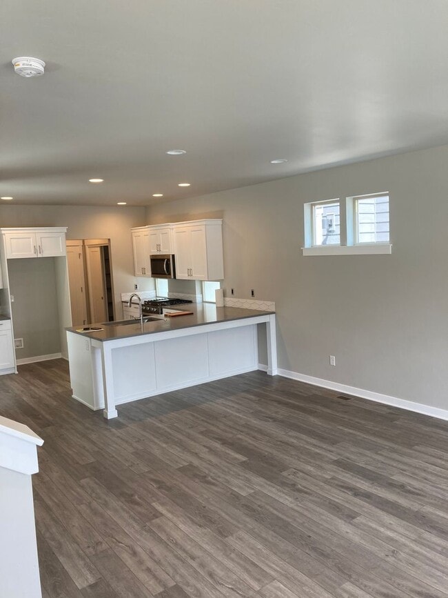 Photo - Beautiful home with great community amenities in Redmond! A/C!