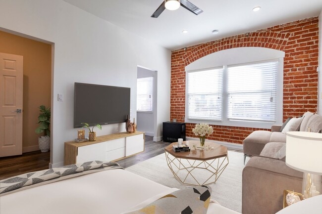 Cozy & Contemporary Studio in Koreatown