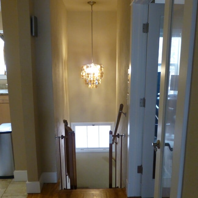 Building Photo - 405 E Virginia Ave Unit 405 E. Virginia Ave. Rental