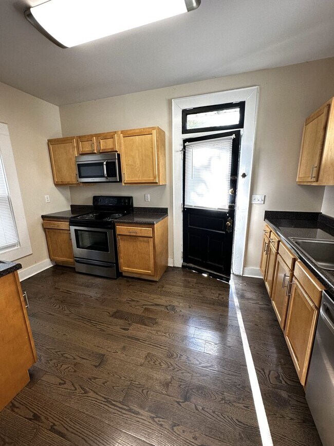 Photo - 2122 Summit St