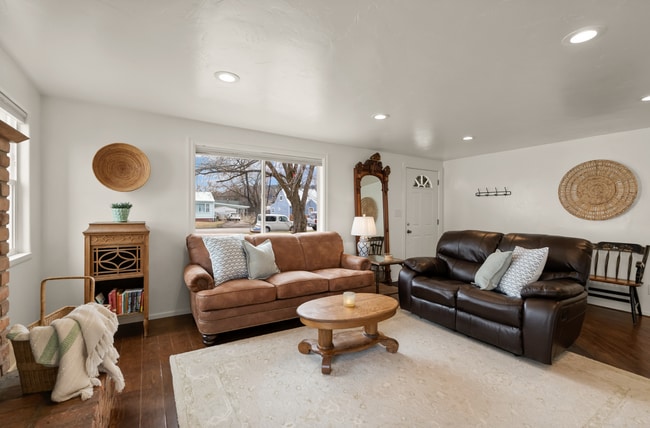 Photo - 1111 4th St W