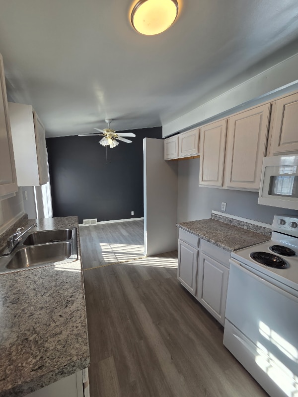 Photo - 3716 Lynn St