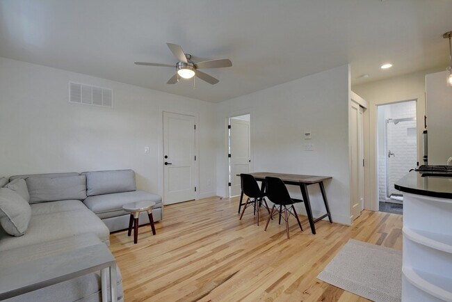 Photo - 4518 Red River St