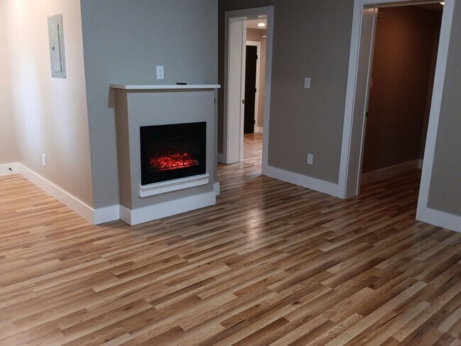 Photo - 3 Bedroom, 2 Bathroom Home! Schedule a Showing!