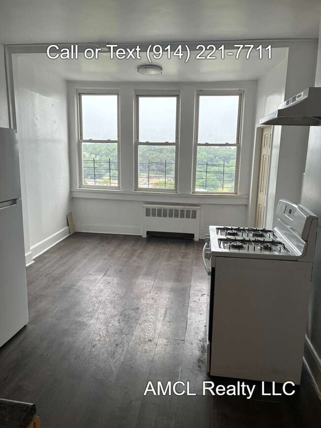 Building Photo - 152 Ridge Ave Unit 2