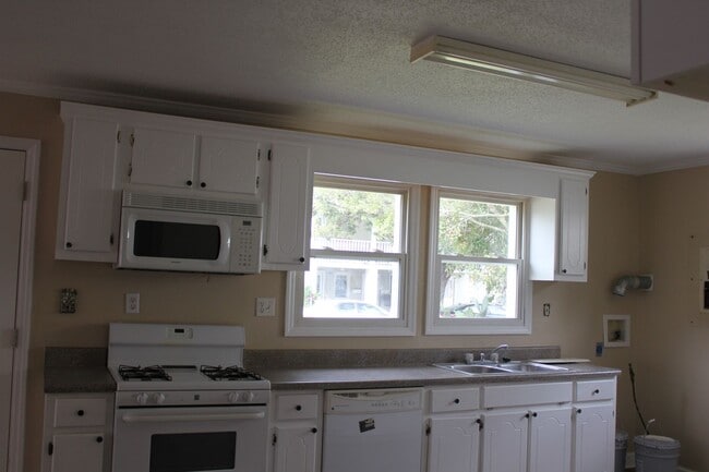 Photo - 3 Bed 1 Bath home on Jones Street