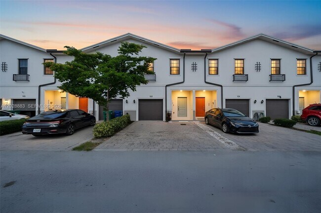 Photo - 1130 SW 6th Ct