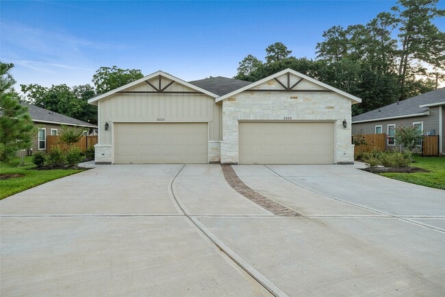 Photo - 202 Oakcrest