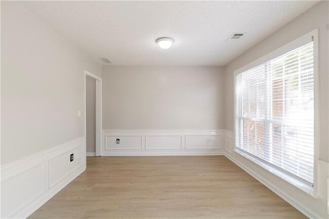 Photo - 3431 Chastain Glen Ln NE