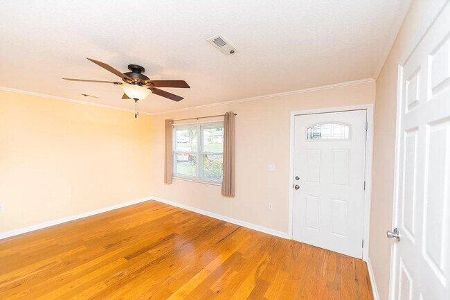 Photo - Garage & Yard