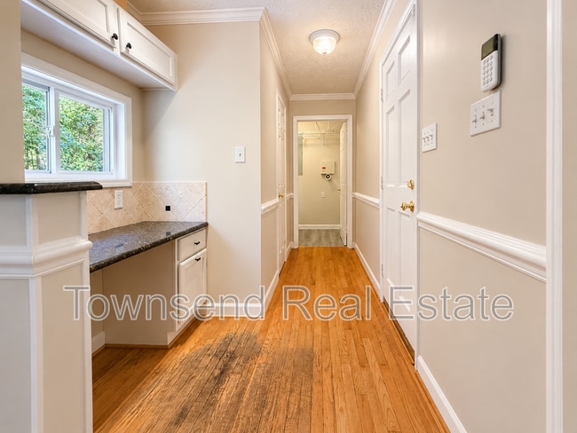 Photo - 2937 Delaware Dr
