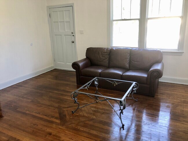 Photo - 1109 W 41st St