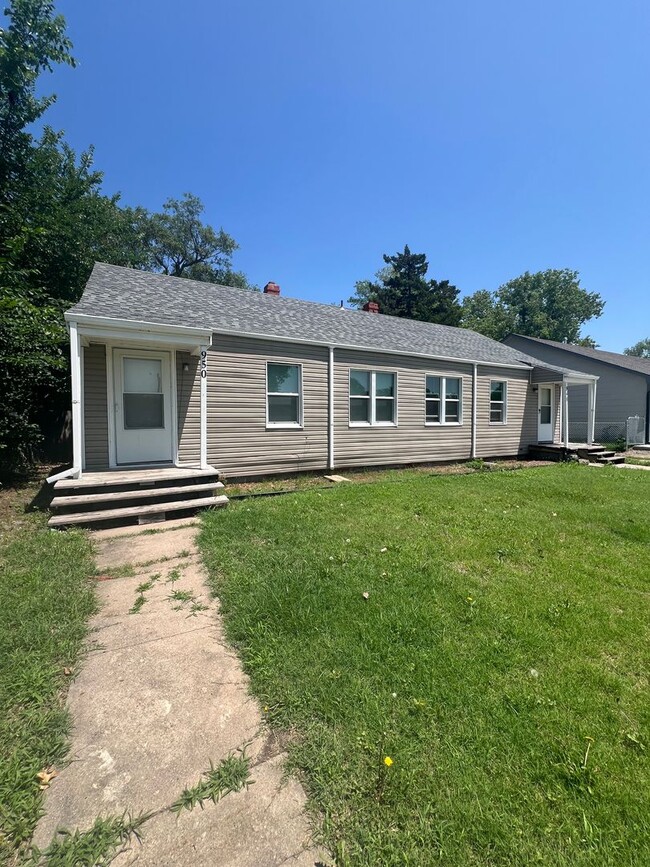Building Photo - This charming 1-bedroom, 1-bathroom duplex is available to pre-lease for 07/13/2026 move in date.