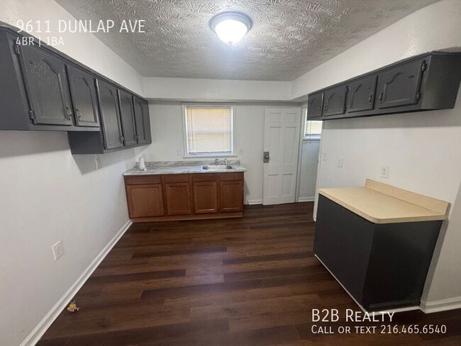 Photo - 9611 Dunlap Ave